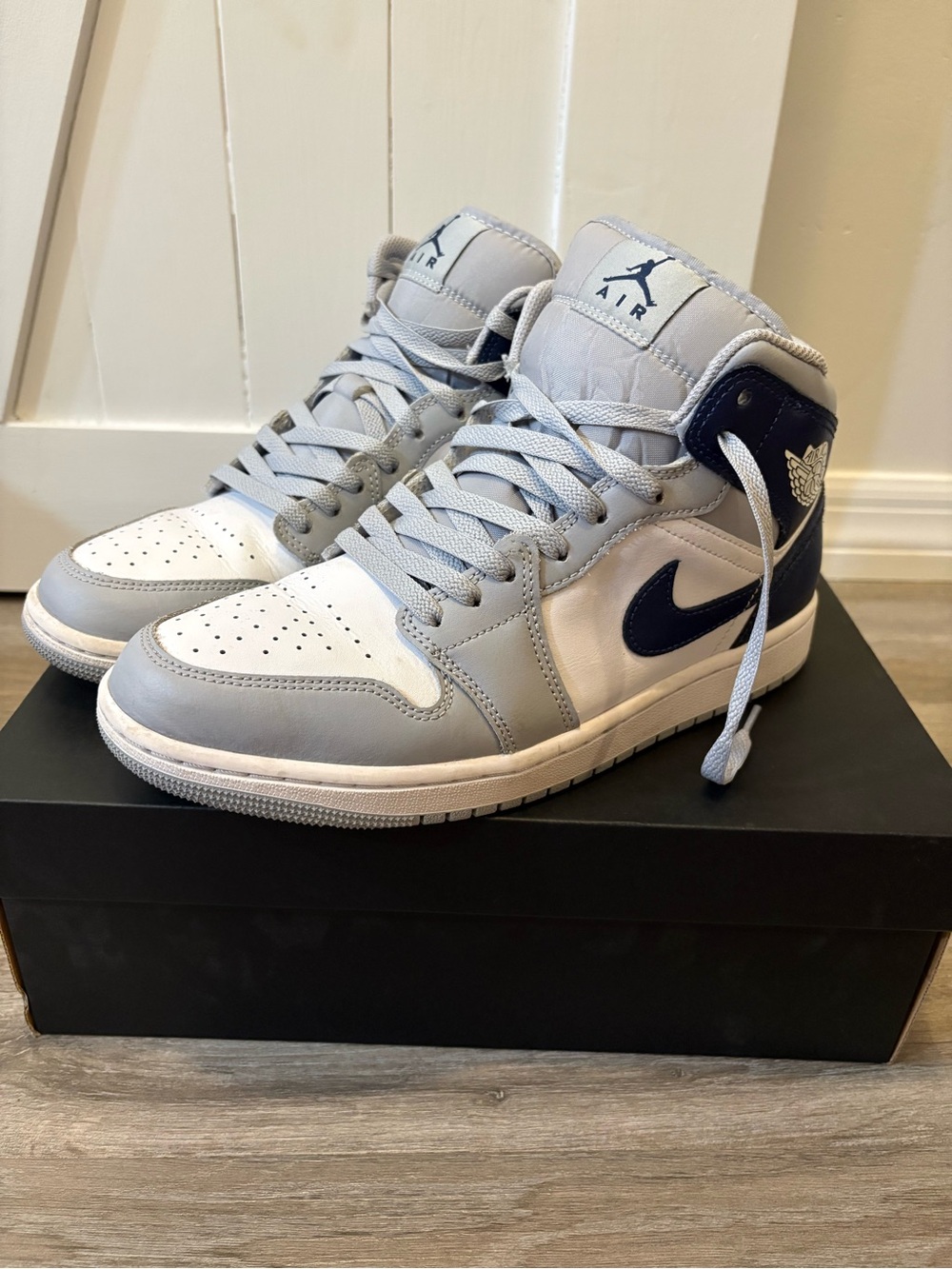 Air Jordan 1 Mid Sneakers - Light Gray Navy and White